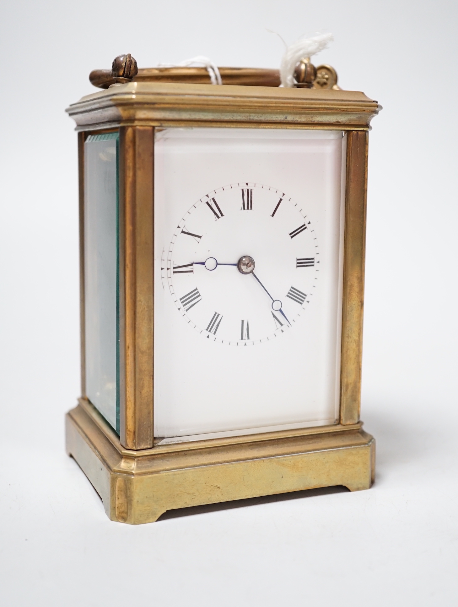 A French brass carriage timepiece, 16.5cm high to handle